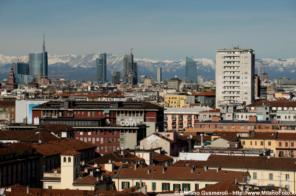  Tetti di Corso Colombo, Ariberto 1 e skyline - click to next image