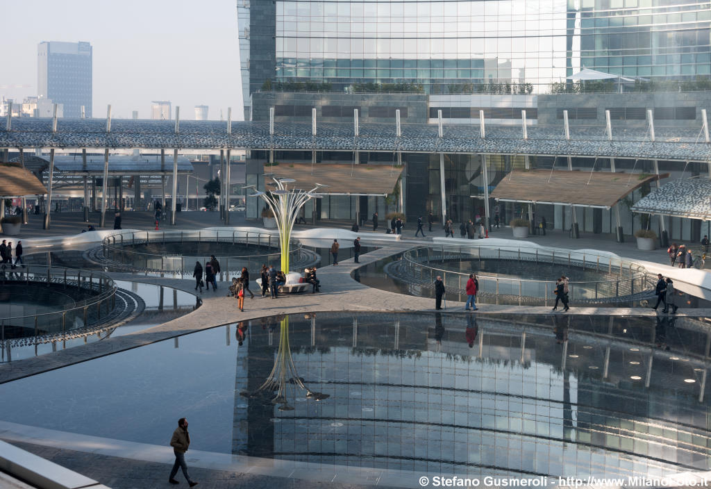  Piazza Gae Aulenti - click to next image