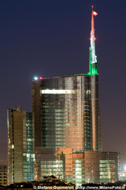  Torre Pelli in notturna - click to next image