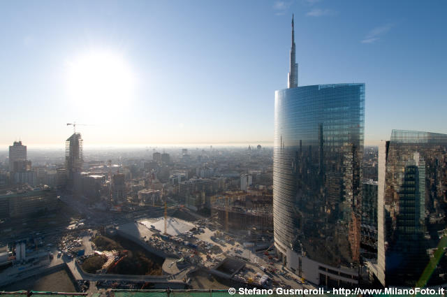  Torre Pelli e panorama controluce a Sud - click to next image
