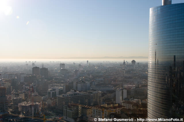  Torre Pelli e panorama controluce a Sud - click to next image
