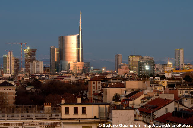  Skyline di Porta Nuova al tramonto - click to next image