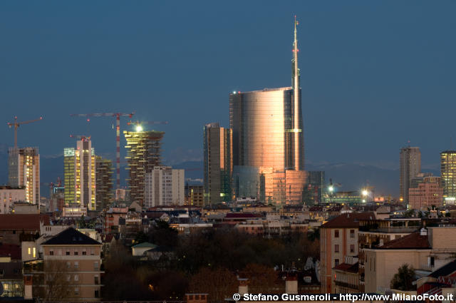  Skyline di Porta Nuova al tramonto - click to next image