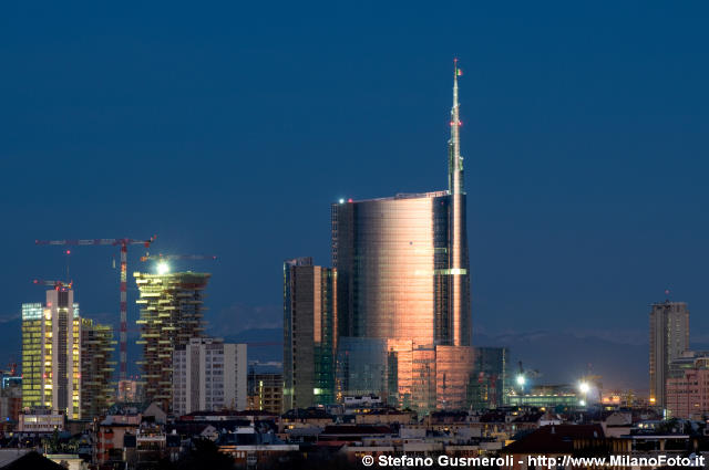  Skyline di Porta Nuova al tramonto - click to next image
