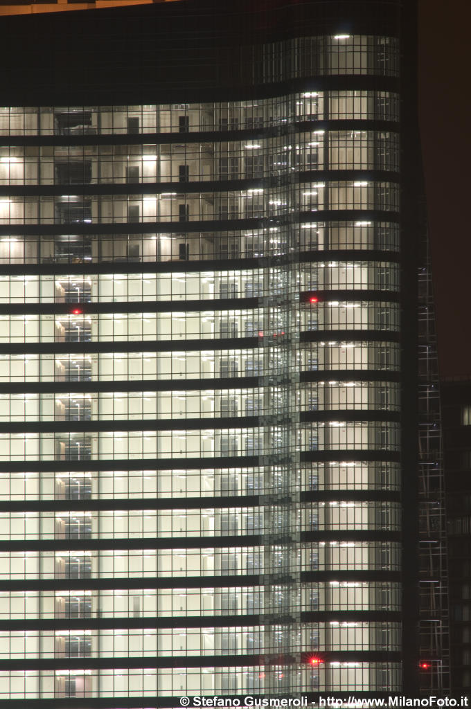  Torre Pelli illuminata - click to next image