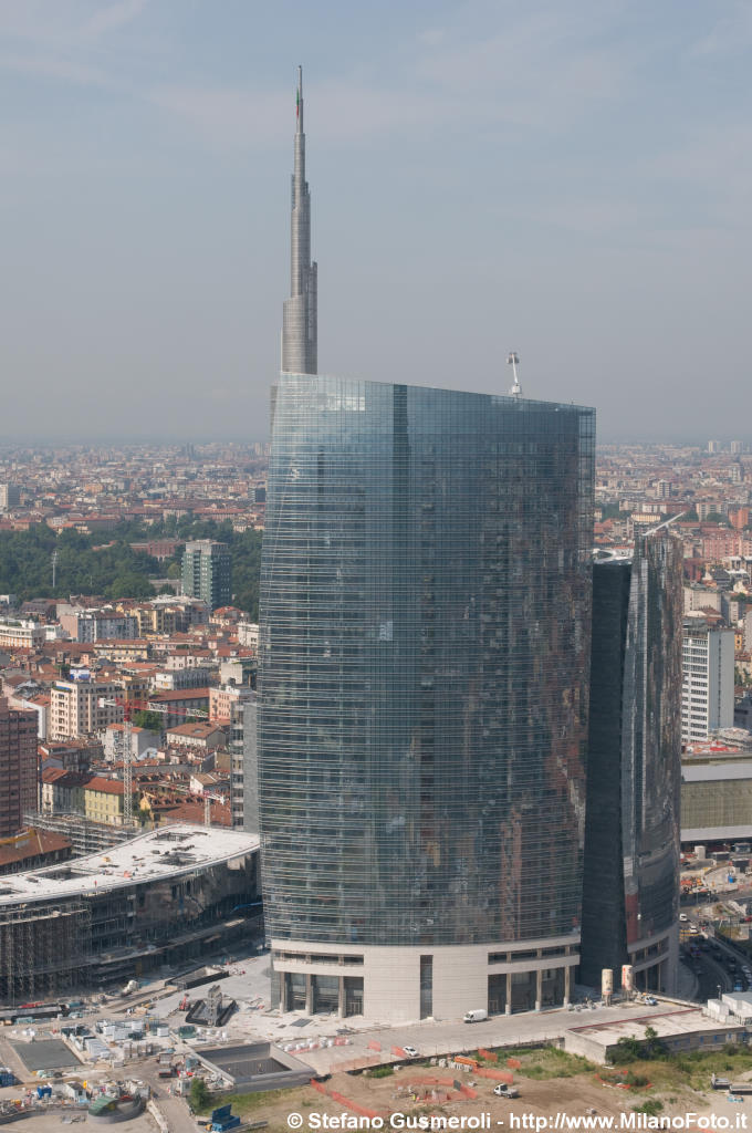  Torre Pelli - click to next image
