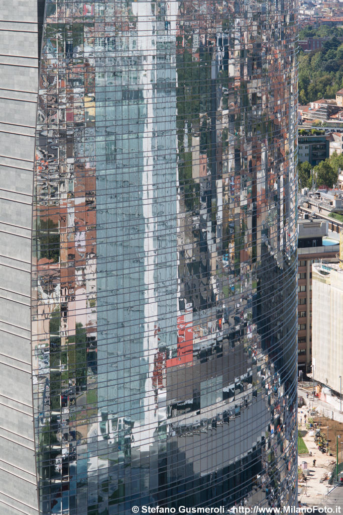  Riflessi sulla torre Pelli - click to next image