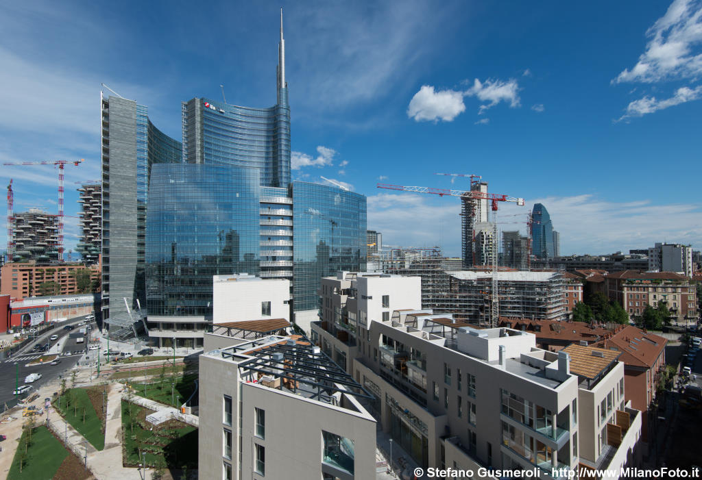  Corso Como e torre Pelli - click to next image