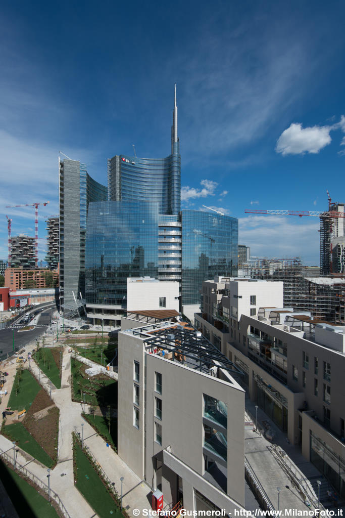  Corso Como e torre Pelli - click to next image