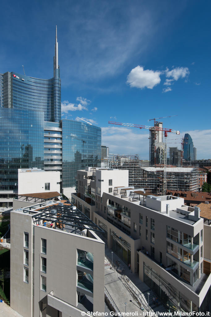  Corso Como e torre Pelli - click to next image