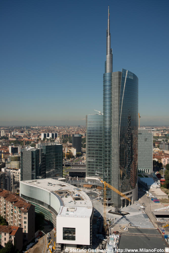  Torre Pelli - click to next image