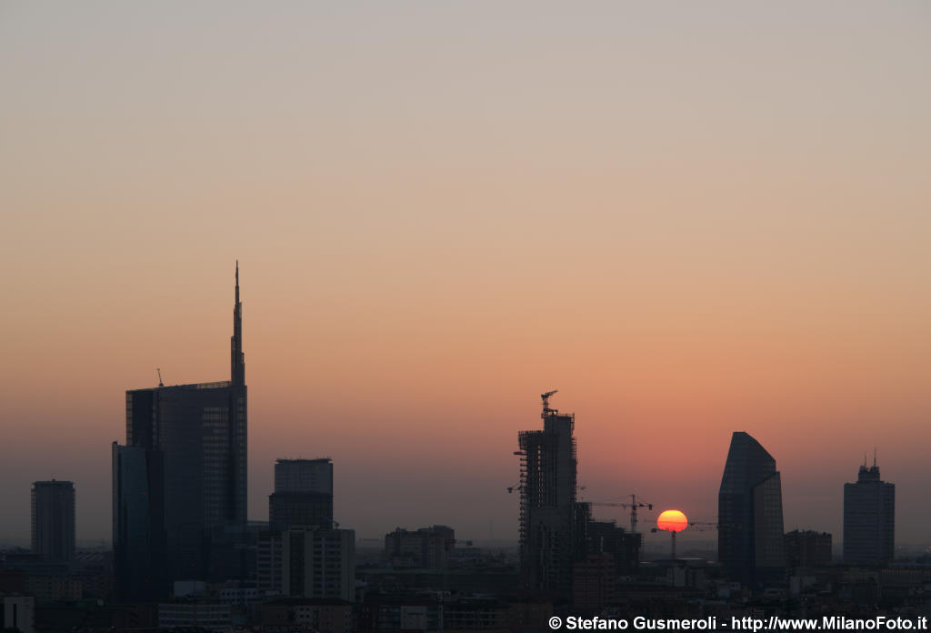  Alba su Porta Nuova - click to next image