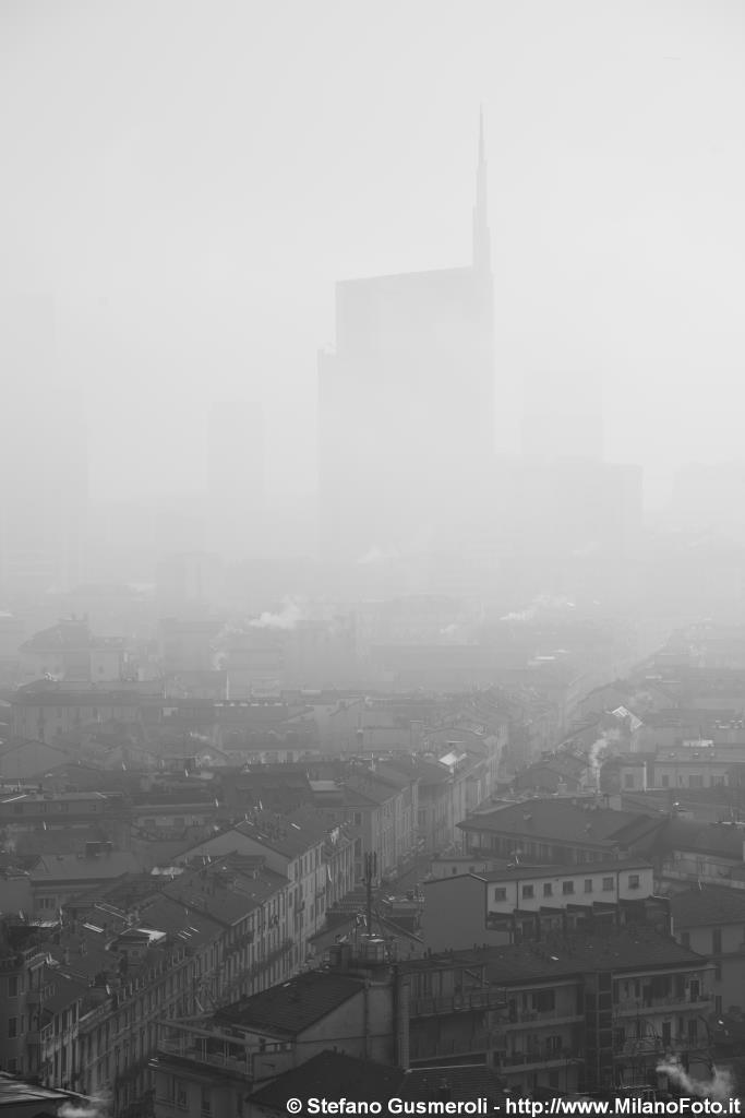  Torre Pelli tra la nebbia - click to next image