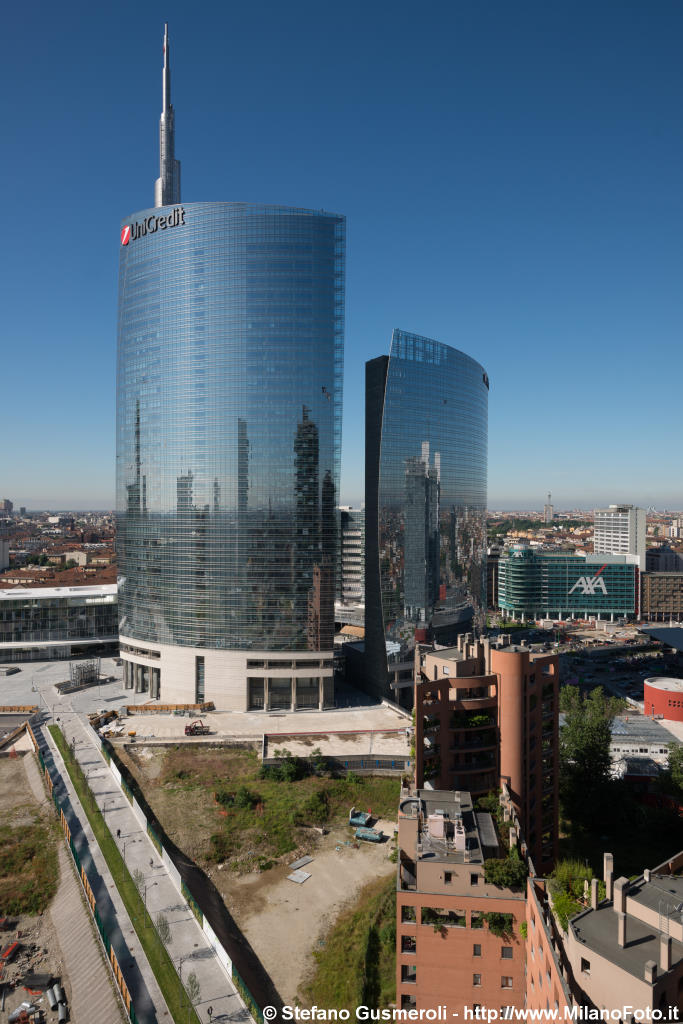 Torre Pelli - click to next image