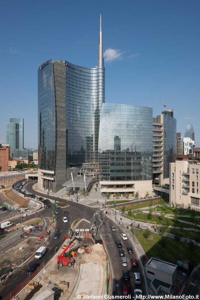  Torre Pelli - click to next image