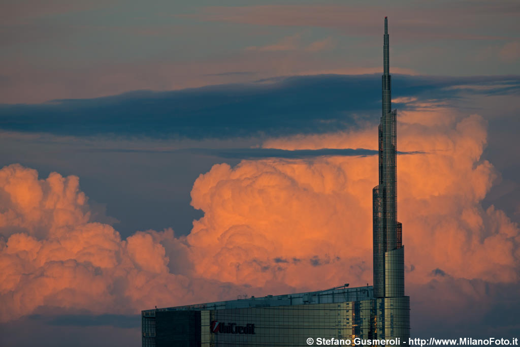  Spire Torre Pelli e cumulo - click to next image