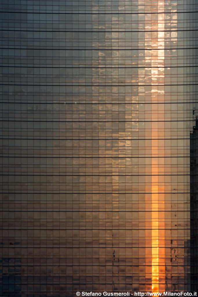  Clad torre Pelli - click to next image