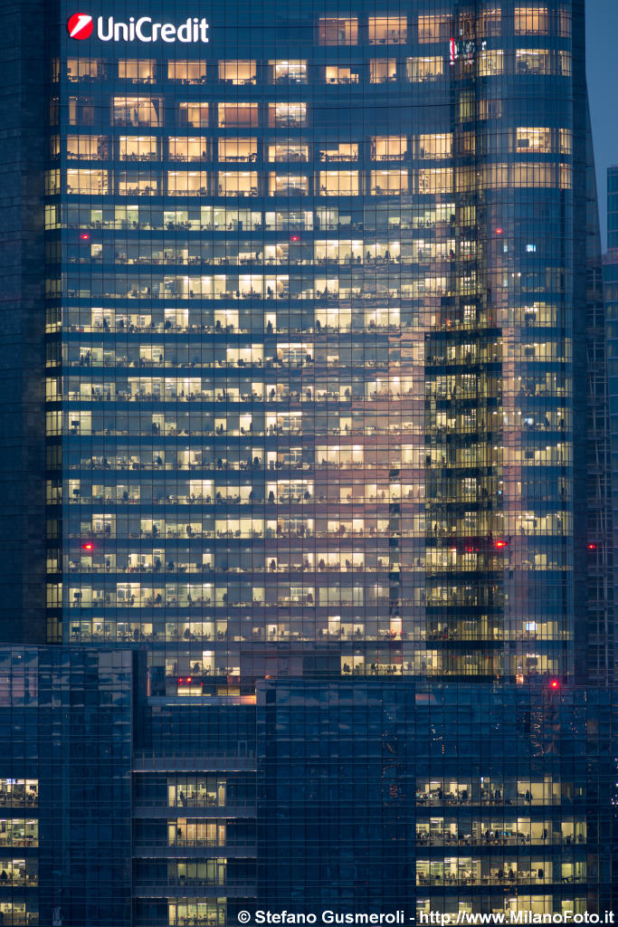  Unicredit al tramonto - click to next image