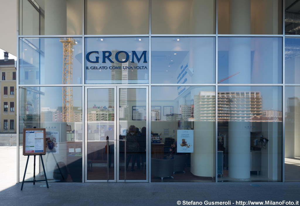  Grom - click to next image