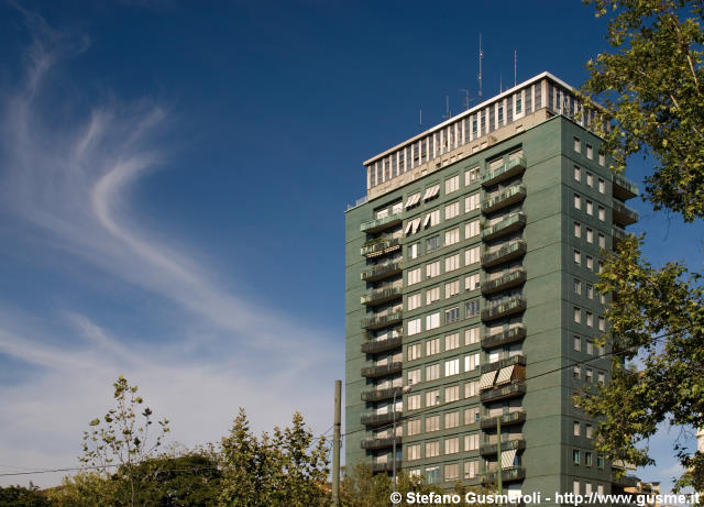  Piazzale Biancamano 2 - Fronte Ovest - click to next image