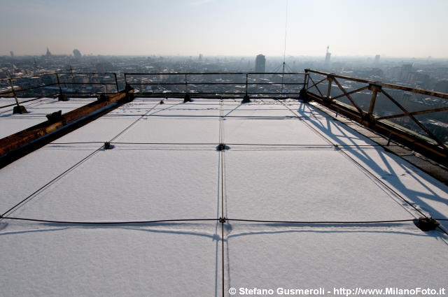  Terrazza di copertura innevata - click to next image