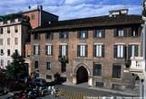 20060531_167_10 Palazzo Borromeo in piazza Borromeo 12