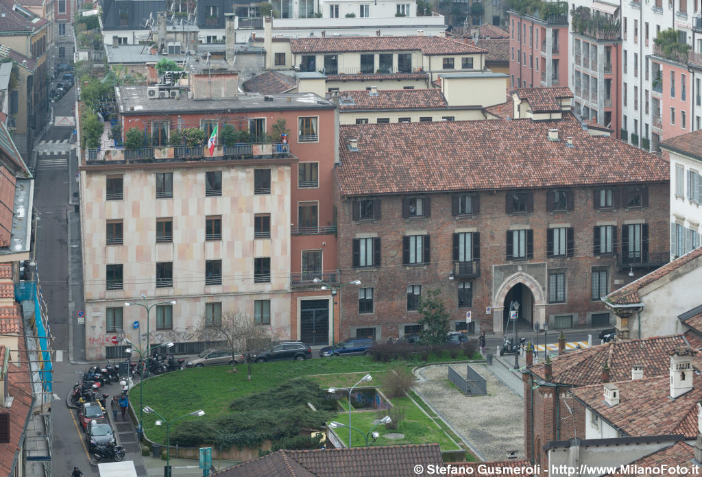  Piazza Borromeo 14 e 12 - click to next image
