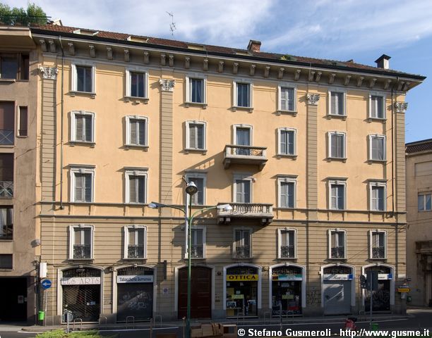  Piazza Borromeo 5 - click to next image