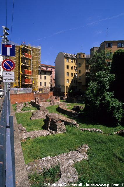  Resti romani via Brisa - click to next image