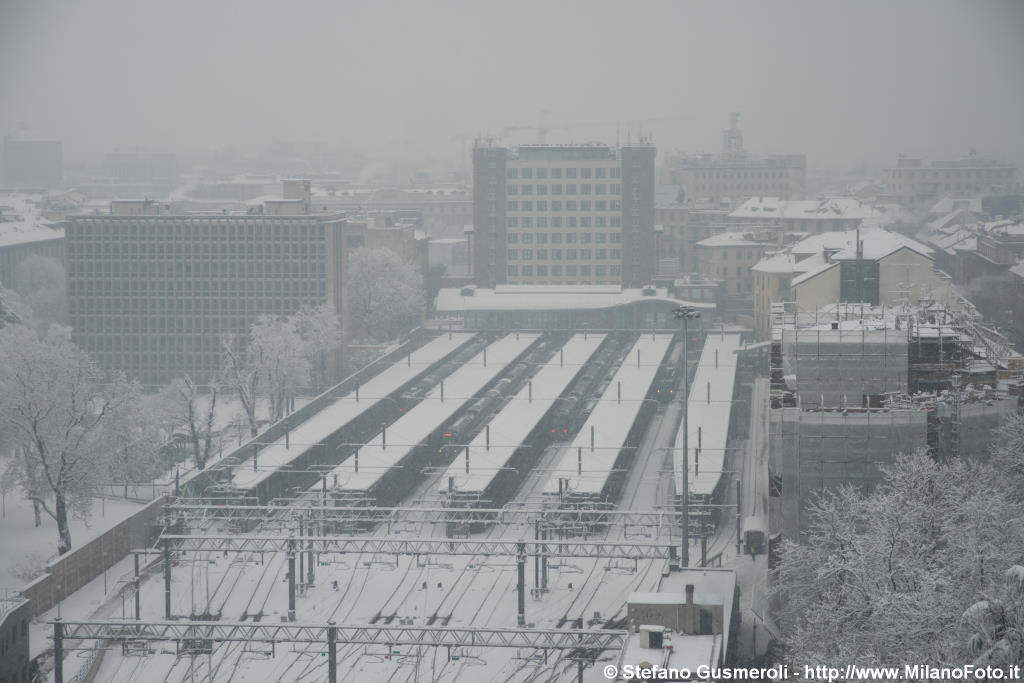  Stazione Ferrovie Nord innevata - click to next image