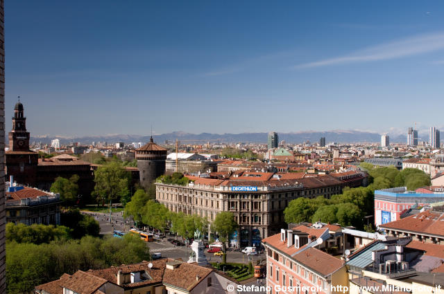  Panorama su largo Cairoli - click to next image