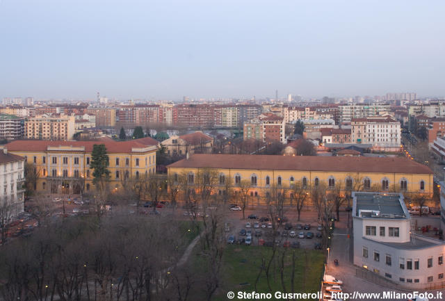  La caserma Montello all'alba - click to next image