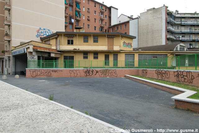  Autorimessa Caracciolo - click to next image