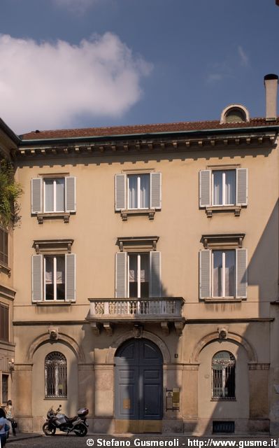  Piazza del Carmine 4 - click to next image