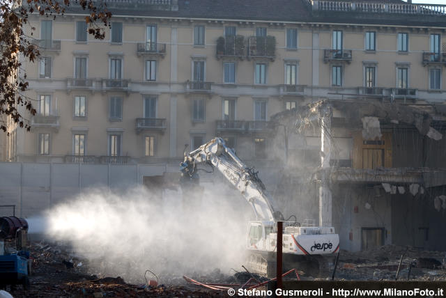  Demolizione del padiglione 6 - click to next image
