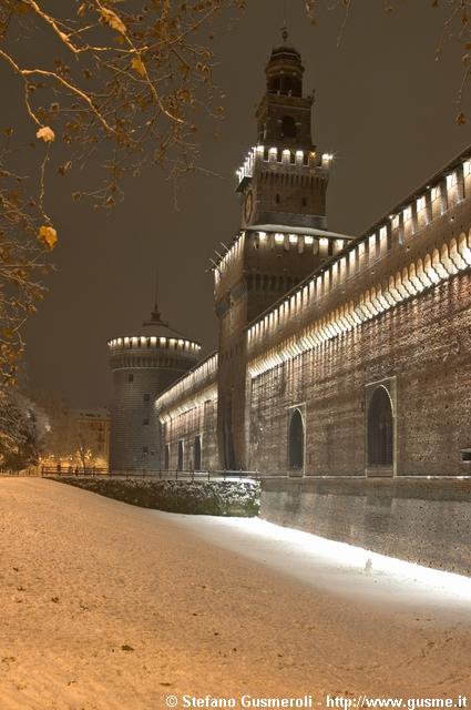  Castello con neve - click to next image