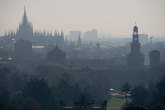 20131016_105419 Castello e Duomo in controluce nebbioso