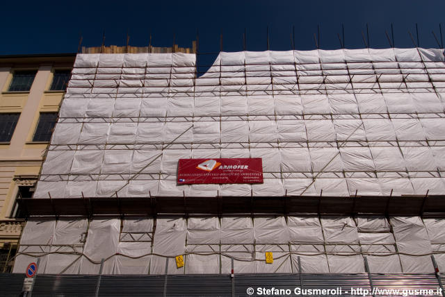  Via Castelvetro 17 impacchettato per le demolizioni - click to next image