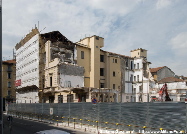  Demolizione di via Castelvetro 17 - click to next image