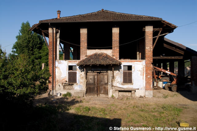  Stalla e fienile - click to next image