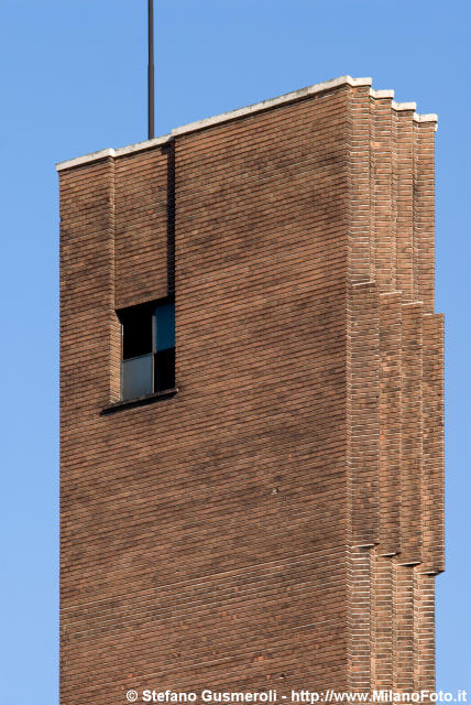  Torre littoria di via Ceresio 12 - click to next image