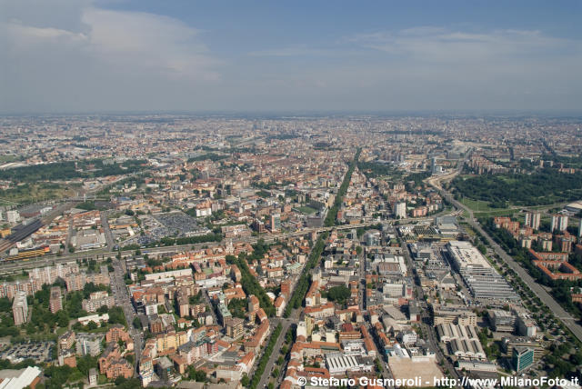  Viale Certosa - click to next image