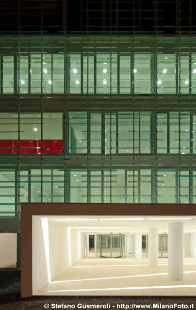  Ingresso in notturna - click to next image