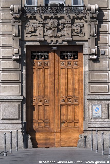  Piazza Concicliazione 1 - Portale - click to next image