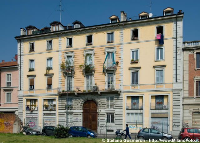  Via Confalonieri 11 - click to next image