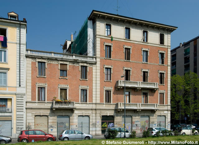  Via Confalonieri 15 - click to next image