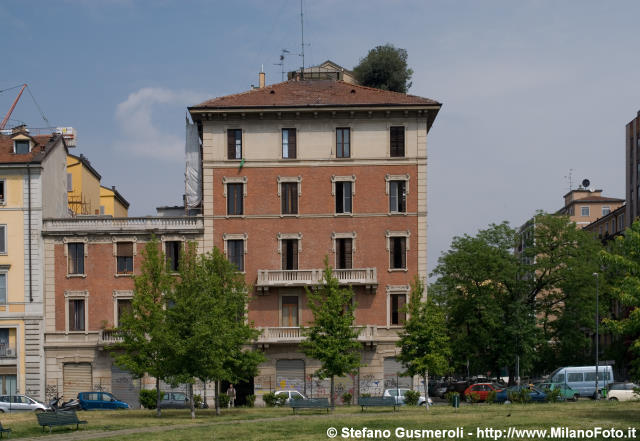  Via Confalonieri 15 - click to next image