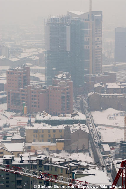  Via De Castillia e torri FS innevate - click to next image