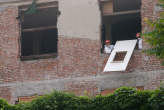 20070424_092743 Operazioni di svuotamento preventivo alla demolizione