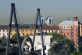 20070516_083116 Tensostruttra di piazzale Italia e palazzo di via Domenichino 1-3